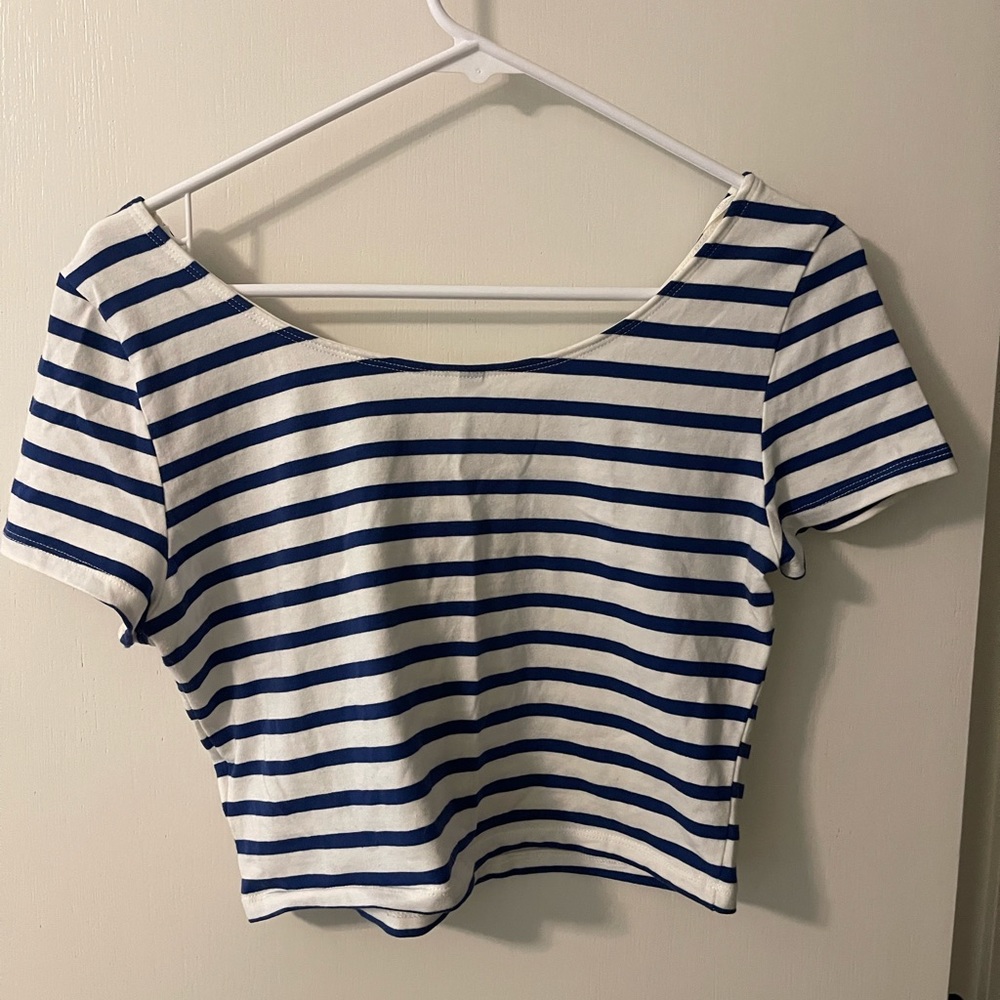 Navy blue stripped cropped top